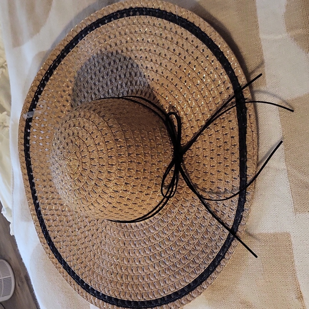 NEW Chic Tan Straw Sun Hat With Black Trim & Bow Design 👒 - Picture 2 of 3